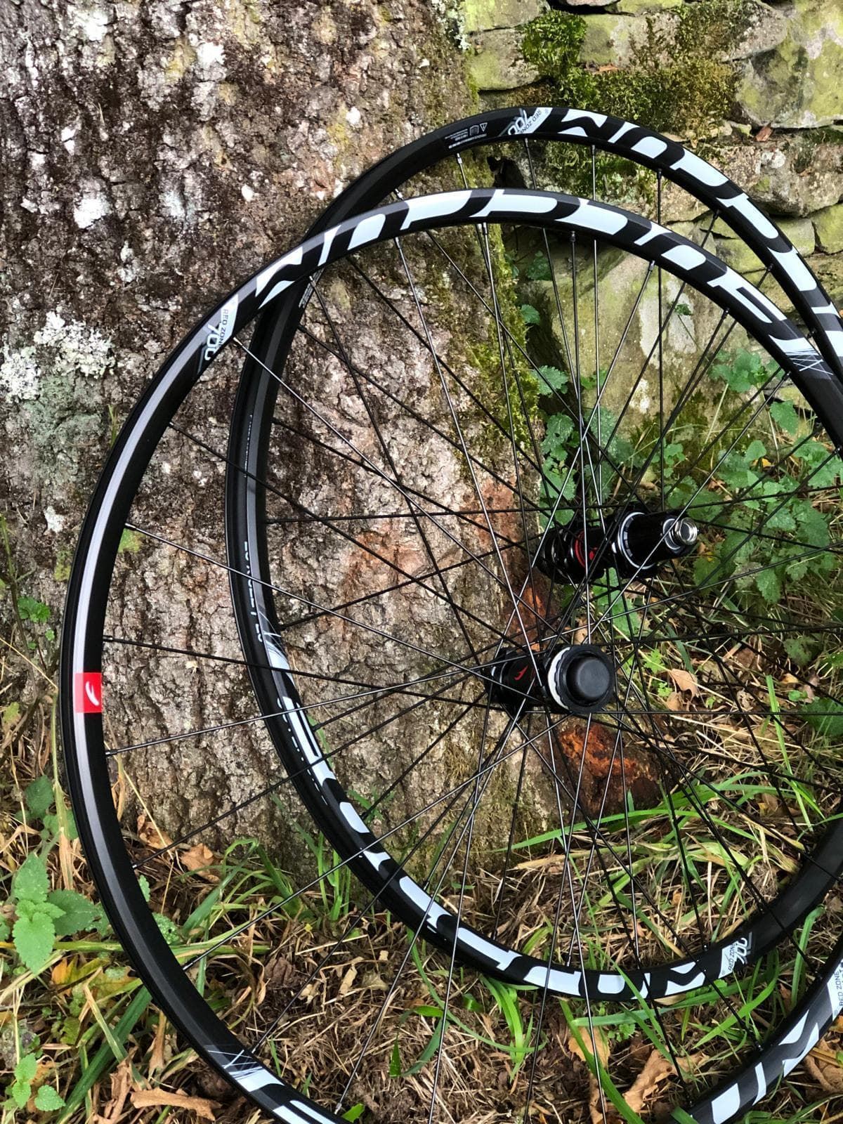 juego-de-ruedas-mtb-29fulcrum-red-zone-700-sram-xd_pic459672ni0t0.jpg JUEGO DE RUEDAS MTB 29¨FULCRUM RED ZONE 700 (SRAM -XD) - Imagen 1